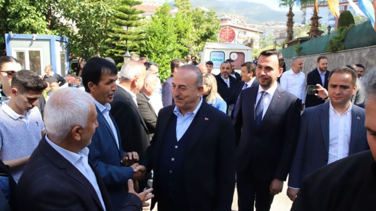 BAKAN ÇAVUŞOĞLU ALANYA'DA HEMŞEHRİLERİYLE BAYRAMLAŞTI