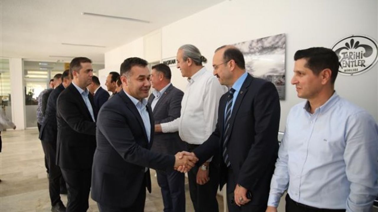 BAŞKAN YÜCEL, BELEDİYE PERSONELİ İLE BAYRAMLAŞTI