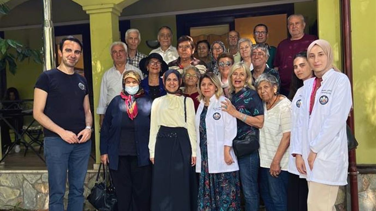 ALANYA BELEDİYESİ’NİN YAŞLILARA YÖNELİK SEMİNER VE EĞİTİMLERİ SÜRÜYOR