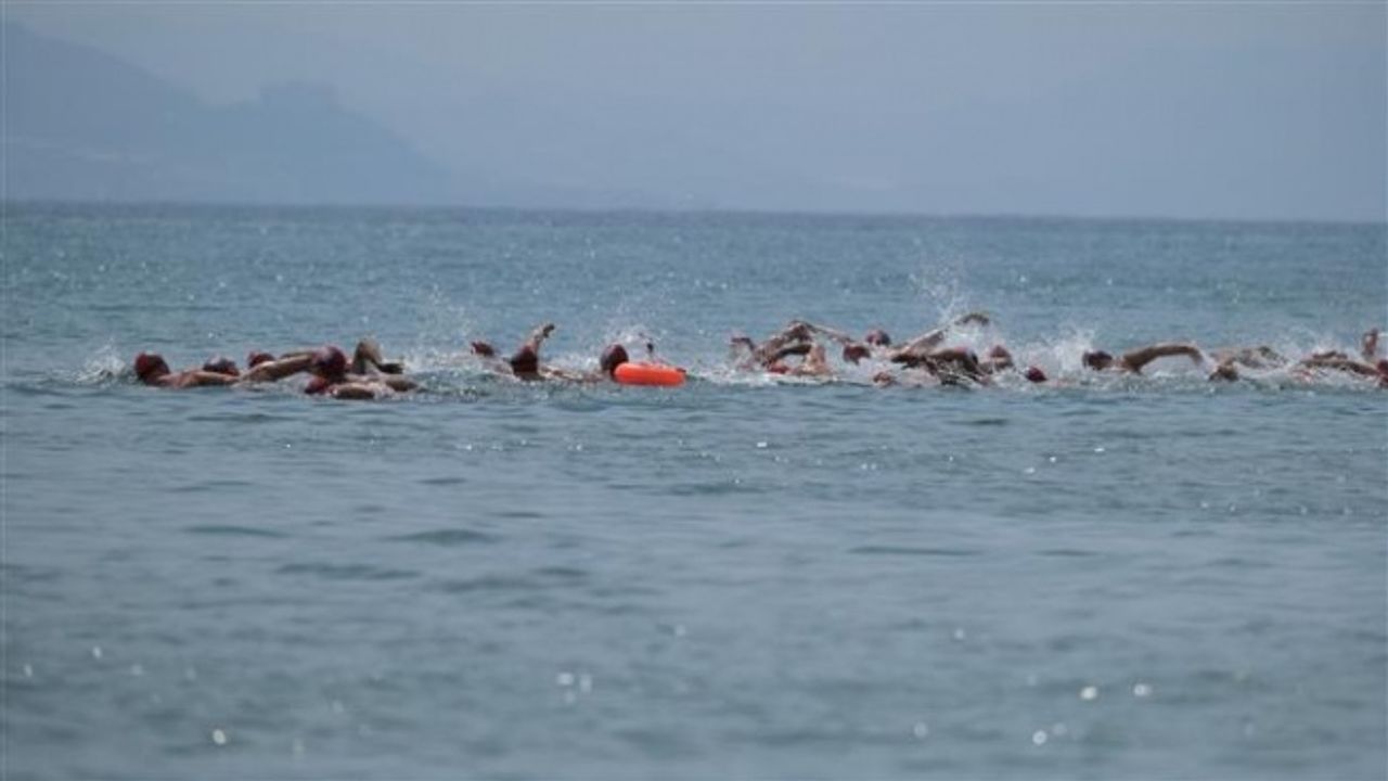ALANYA ULUSLARARASI AÇIK SU YÜZME YARIŞLARI YAPILDI