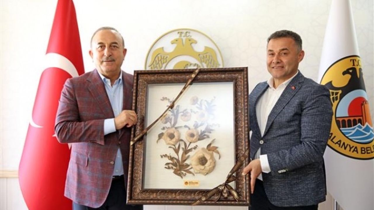 BAKAN ÇAVUŞOĞLU VE BAKAN ERSOY’DAN ALANYA BELEDİYESİ’NE ZİYARET