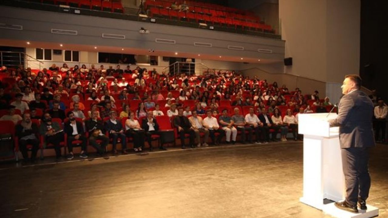 'GENÇLERİN SANATI SEVMESİNİ, SANATLA İÇ İÇE OLMALARINI ÖNEMSİYORUZ'