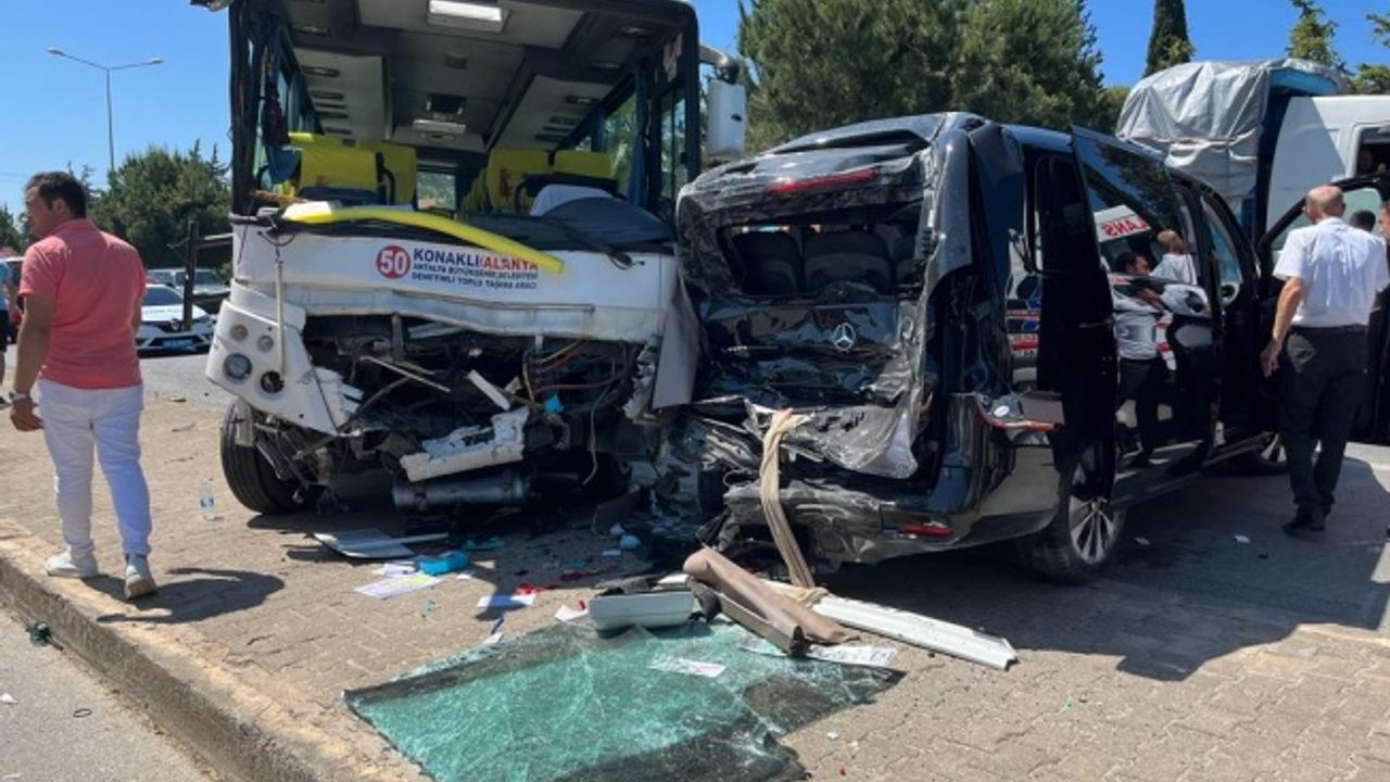 Alanya'da feci kaza: 13 yaralı