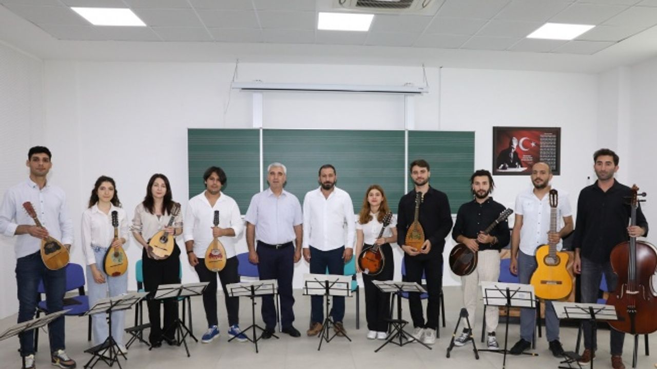 ALKÜ’DE MANDOLİN TOPLULUĞUNUN SESİ AVRUPA'DAN DUYULDU