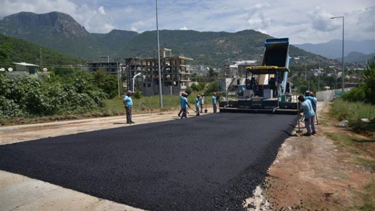 ASFALT ÇALIŞMALARI ÇIPLAKLI MAHALLESİ’NDE DEVAM EDİYOR