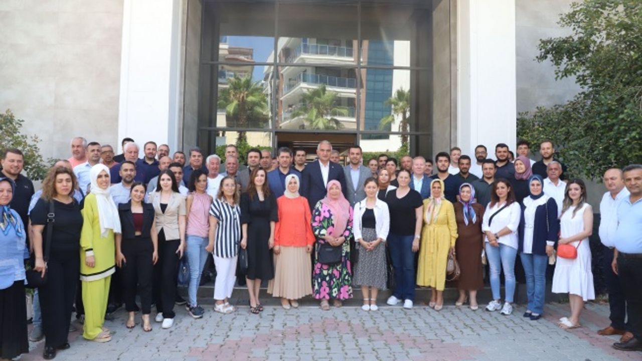 BAKAN ERSOY’DAN AK PARTİ ALANYA’YA ZİYARET