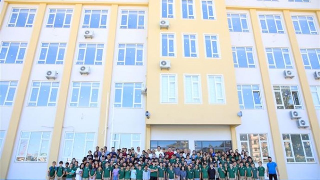 BAŞKAN YÜCEL ALANYA'DA BİR OKULDA DAHA İKİLİ EĞİTİME SON VERDİ