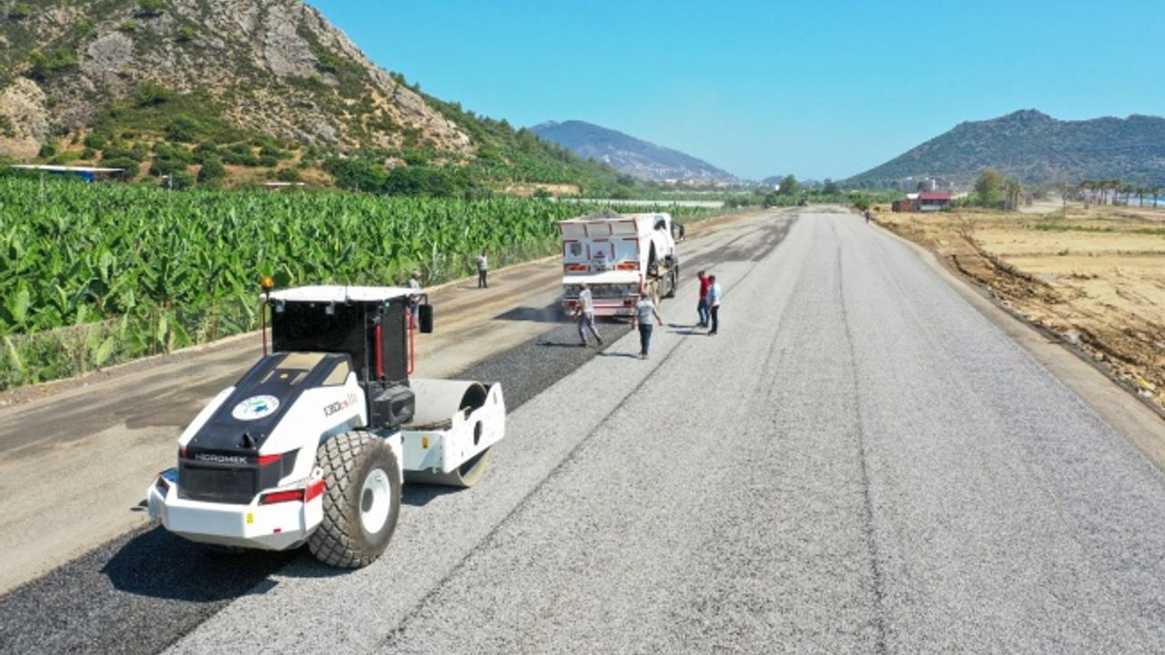 KIZILİN SAHİL YOLU TOZDAN KURTULUYOR