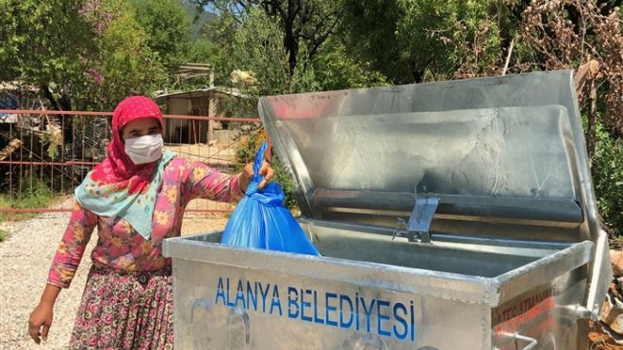 “KURBAN ATIKLARINI SOKAĞA DEĞİL ÇÖPE AT”