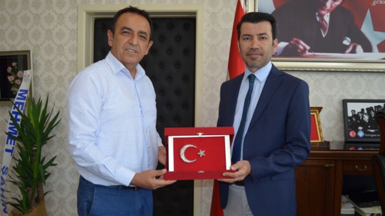 MHP İLÇE YÖNETİMİNDEN BAŞHEKİME ’HAYIRLI OLSUN‘ ZİYARETİ