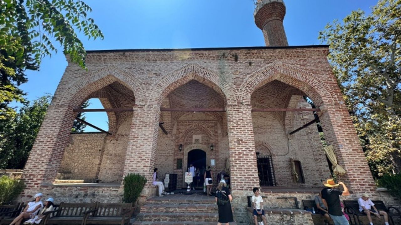 792 yıllık tarihi camiye yoğun ilgi