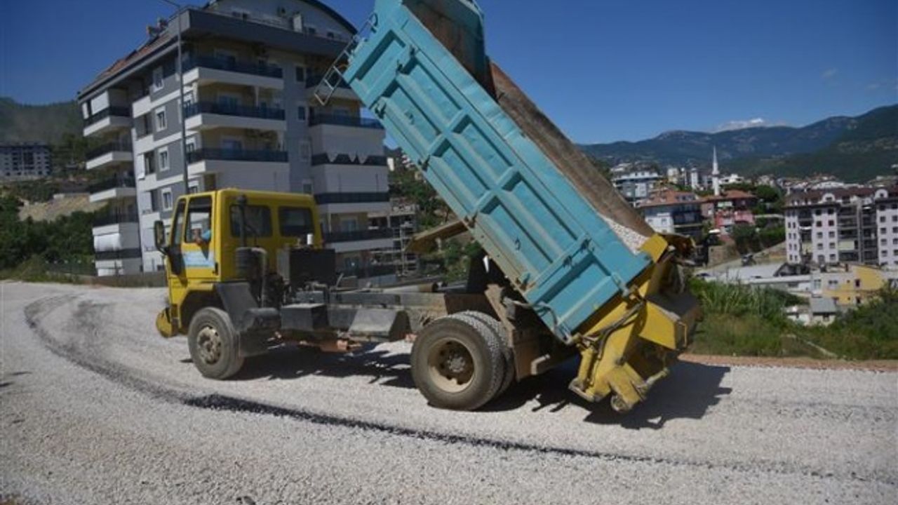 ALANYA BELEDİYESİ’NDEN 3 KOLDAN ASFALT ÇALIŞMASI