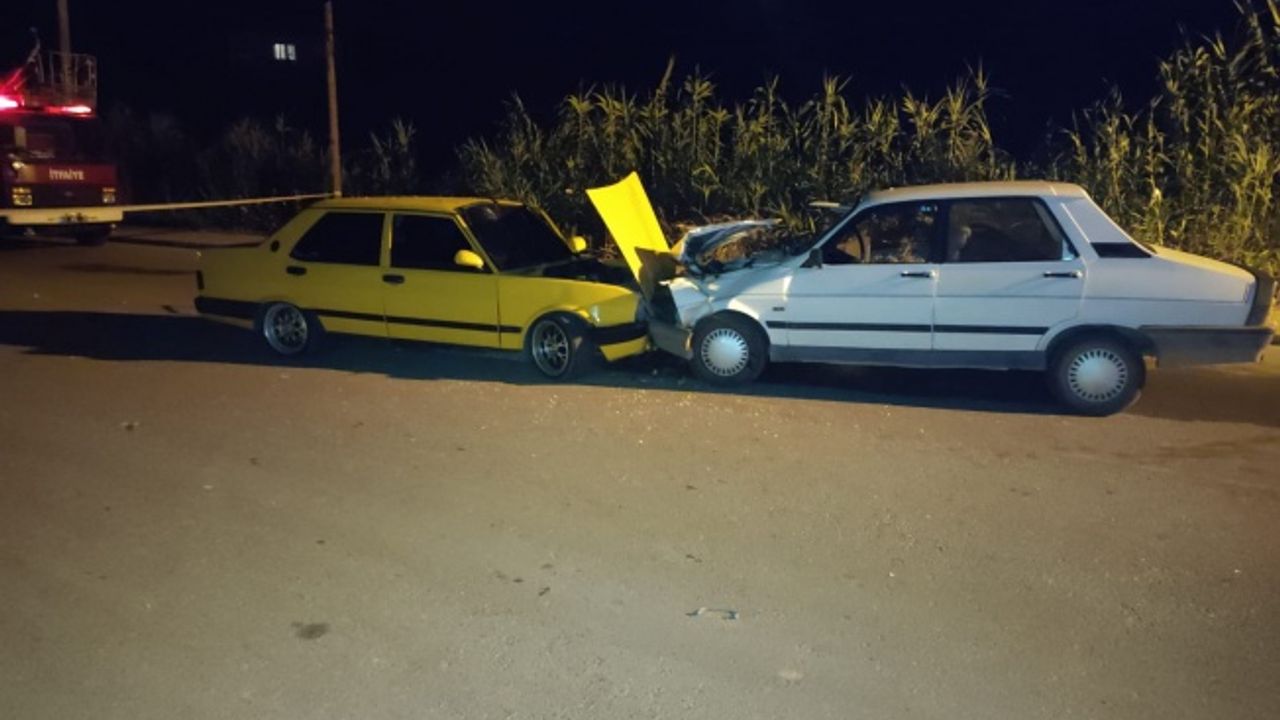 Alanya’da iki otomobilin çarpıştı kazada 4 kişi yaralandı
