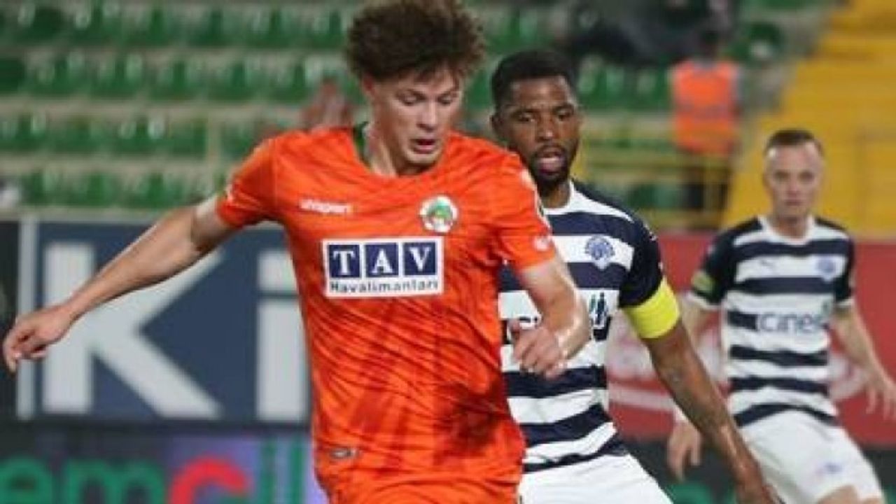 Alanyaspor 12 futbolcusunu takımdan gönderdi
