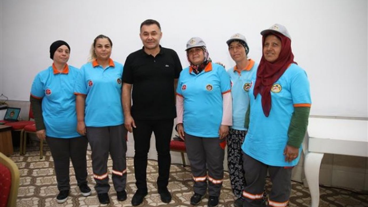 BAŞKAN YÜCEL’DEN TEMİZLİK EKİBİNE MESAİ TEŞEKKÜRÜ