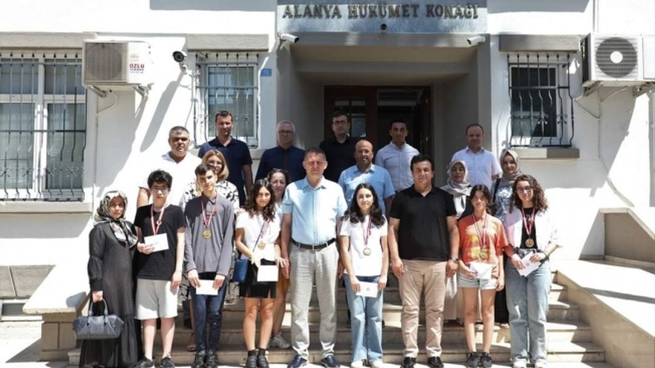 KAYMAKAM ÜRKMEZER TÜRKİYE LGS ŞAMPİYONLARINI AĞIRLADI