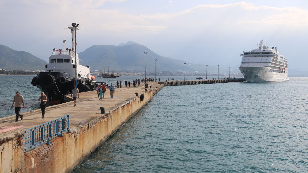 404 turist Alanya’ya denizden geldi