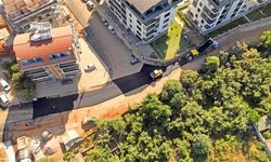 BAŞKAN YÜCEL OBA MAHALLESİ’NDE DEVAM EDEN ASFALT VE SATHİ KAPLAMA ÇALIŞMALARINI YERİNDE İNCELEDİ