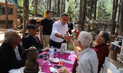 TEVFİK HOCA EVİ MÜDAVİMLERİ 1 EKİM YAŞLILAR GÜNÜ’NDE KAHVALTIDA BİR ARAYA GELDİ