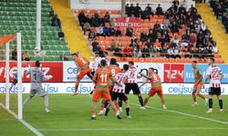 Alanyaspor 3 attı 3 aldı