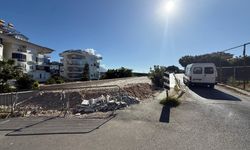 ALANYA BELEDİYESİ'NİN ÖNÜNDE KÖPRÜ 1.5 YILDIR AÇILAMADI