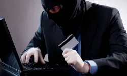 KREDİ KARTI ÇALIP, ALIŞVERİŞ YAPINCA TUTUKLANDILAR