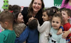 BÜŞRA ÖZDEMİR ÇOCUKLARLA İLGİLENDİ