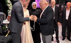 NİŞAN YÜZÜKLERİNİ MEHMET ŞAHİN TAKTI