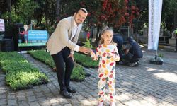 MEZARLIKLAR ÇİÇEK AÇTI