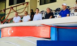 KAYMAKAM ÖZTÜRK, KADIN FUTBOLCULARI YALNIZ BIRAKMADI
