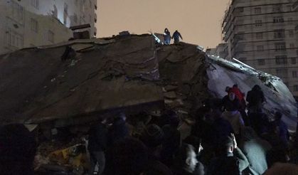 TÜRKİYE, GÜNE DEPREMLE UYANDI, BİNALAR YIKILDI, ÖLÜLER VE YARALILAR VAR