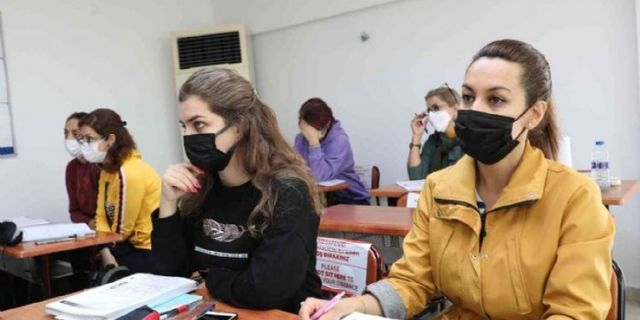 Rus ve Ukraynalılar'a Gazipaşa'da Türkçe dersi 