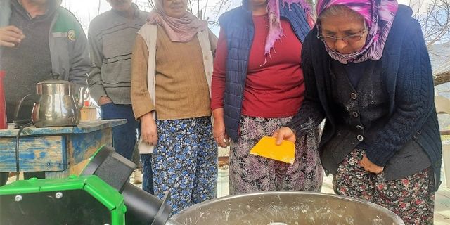 Serikli kadınlara Büyükşehir’den hamur yoğurma makinesi