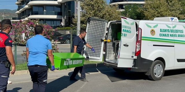 Alanya’da otobüsün çarptığı İrlandalı baba ve oğlu hayatını kaybetti