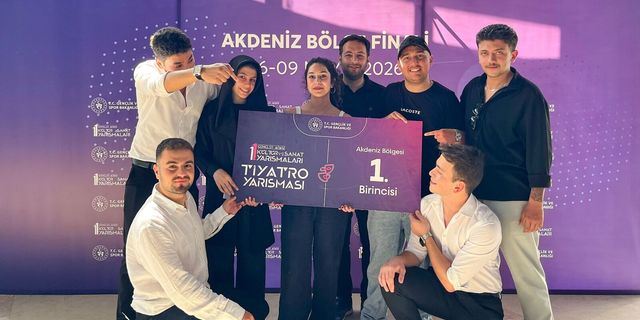 ALKÜ’LÜ GENÇLERDEN TİYATROYA DAMGA VURAN BAŞARI