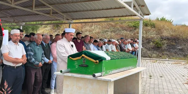 HAYRİYE ARIKAN SON YOLCULUĞUNA UĞURLANDI