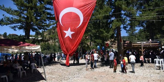 GEVNE'DE TÜRKÜ ŞÖLENİ VAR
