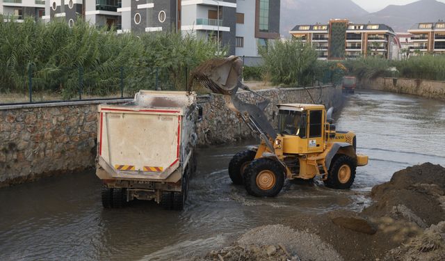 ALANYA BELEDİYESİ’NDEN DERE YATAKLARINDA TEMİZLİK