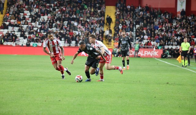 ALANYA, ANTALYASPOR'U ATEŞE ATTI