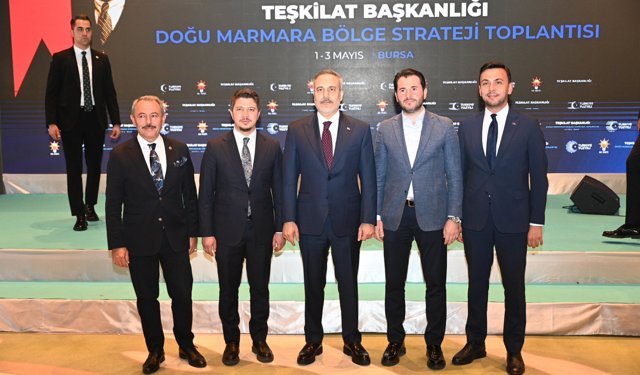 AK PARTİ'DE TOKLU DİKKATLERİ ÜZERİNE ÇEKİYOR