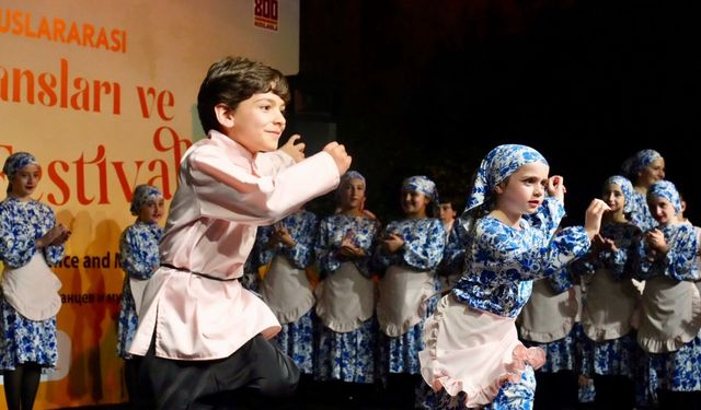 KÜLTÜRLERİ BULUŞTURAN DANS VE MÜZİK ŞÖLENİ BAŞLADI