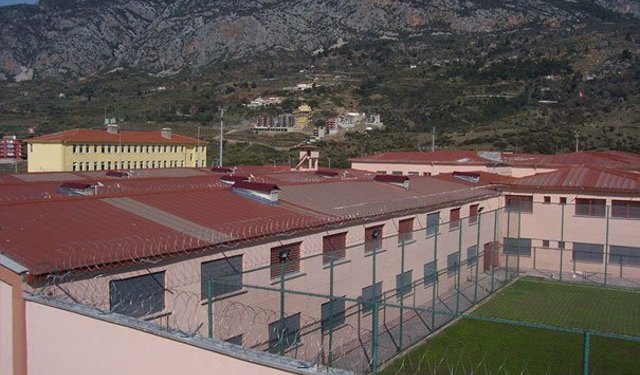 CUMHURBAŞKANI'NA HAKARETTEN TUTUKLANDI