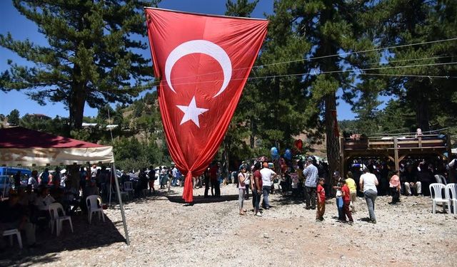 GEVNE'DE TÜRKÜ ŞÖLENİ VAR