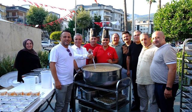 AK PARTİ AŞURE DAĞITTI
