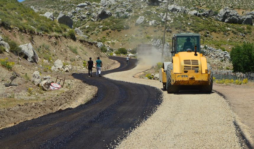 Büyükşehir Belediyesi Günnercik yayla yolunu asfaltlıyor