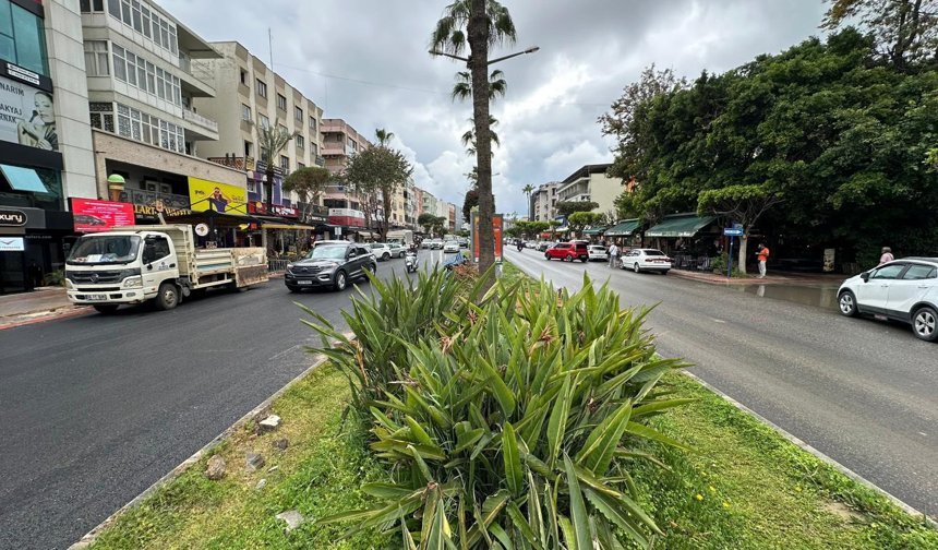 ATATÜRK CADDESİ TRAFİĞE AÇILDI