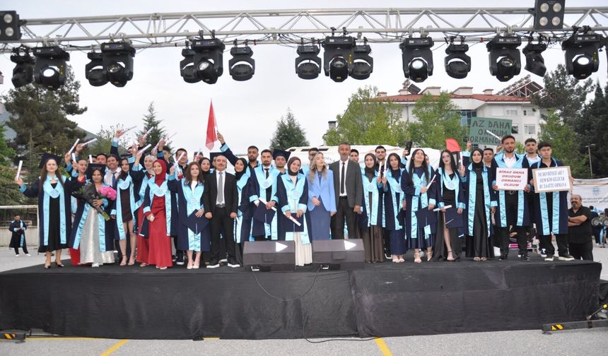 AKSEKİ’DE MEZUNİYET HEYECANI