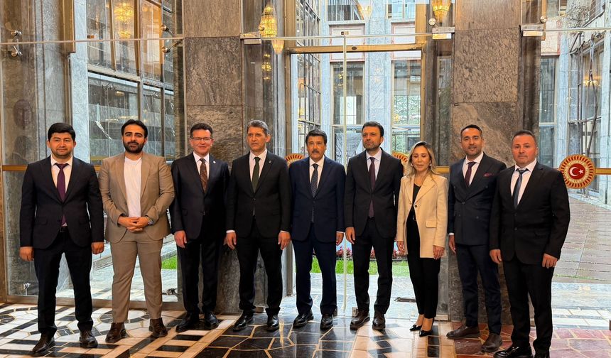 AK PARTİ ALANYA, CUMHURBAŞKANI ERDOĞAN'I YALNIZ BIRAKMADI