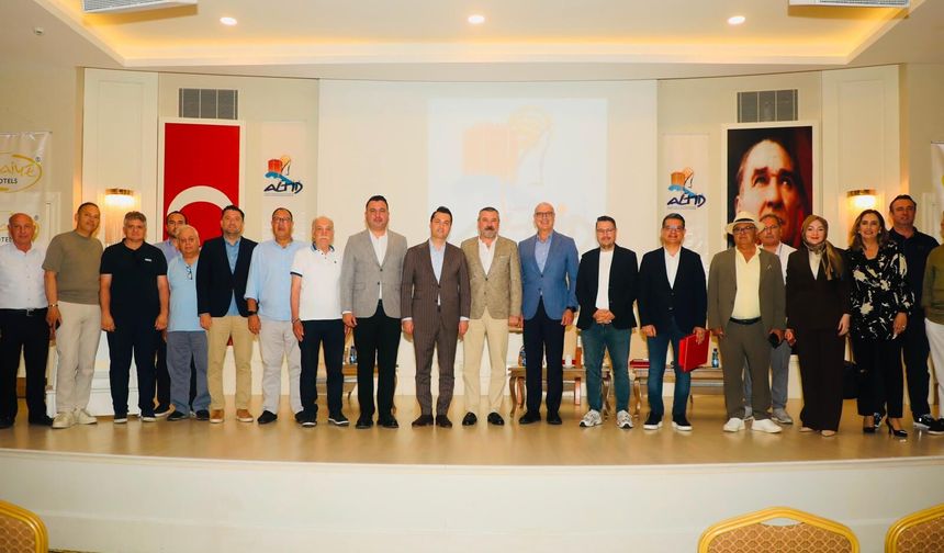 TURİZMCİLER PANELDE BULUŞTU