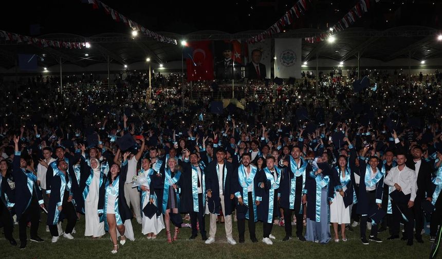 ALKÜ MEZUNİYET TÖRENİ COŞKUYLA YAPILDI